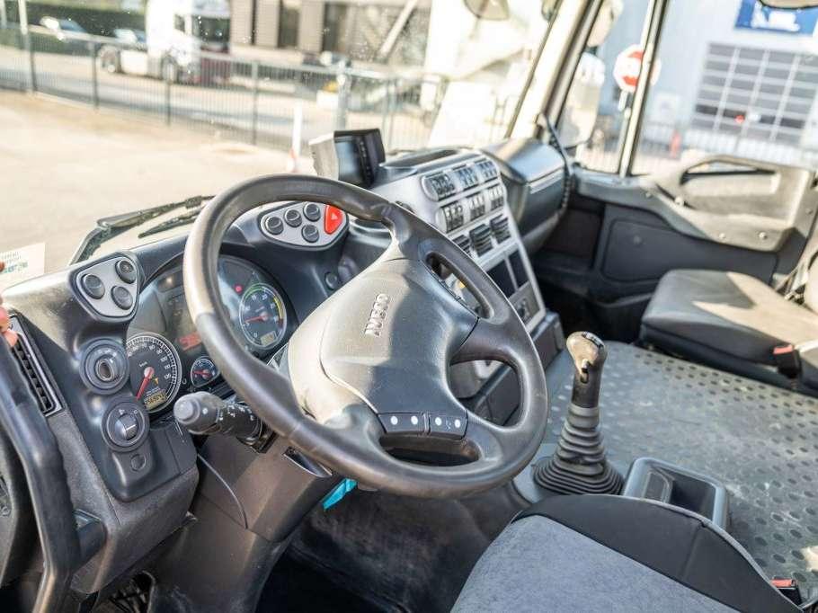 Iveco STRALIS 310- E5 + HMF 1110 K2 Photo 8