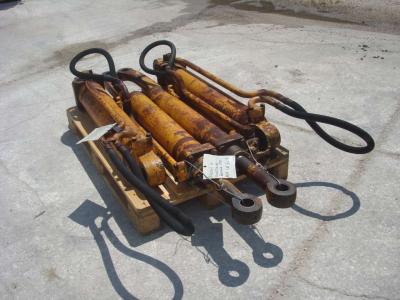 PISTONE SOLLEVAMENTO E PISTONE ROVESCIO BENNA pour Fiat Allis FL10B en vente par OLM 90 Srl