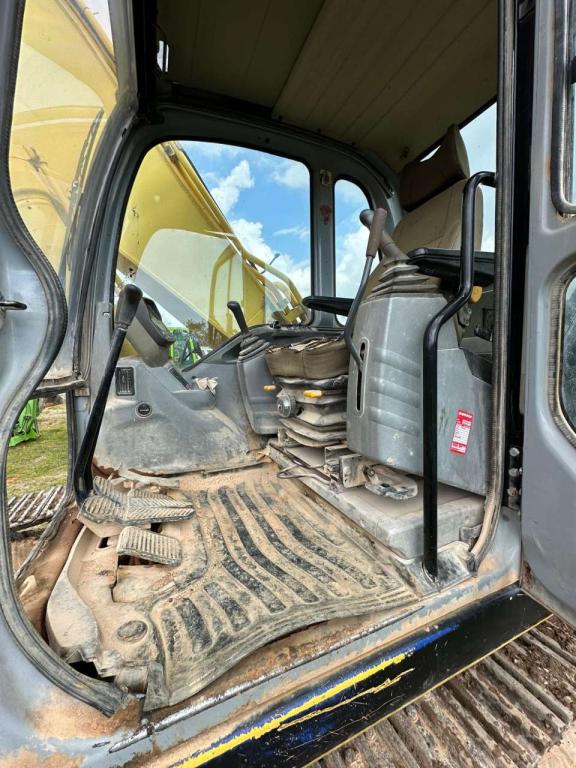 New Holland 305 Photo 2