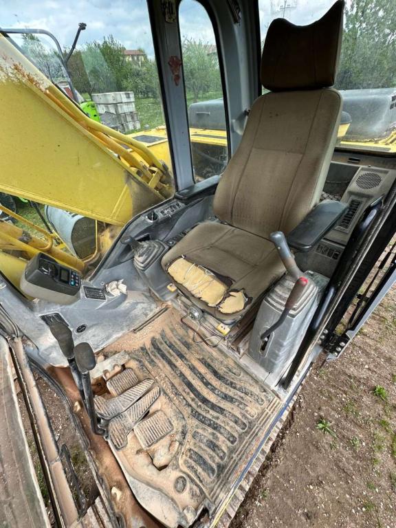 New Holland 305 Photo 6