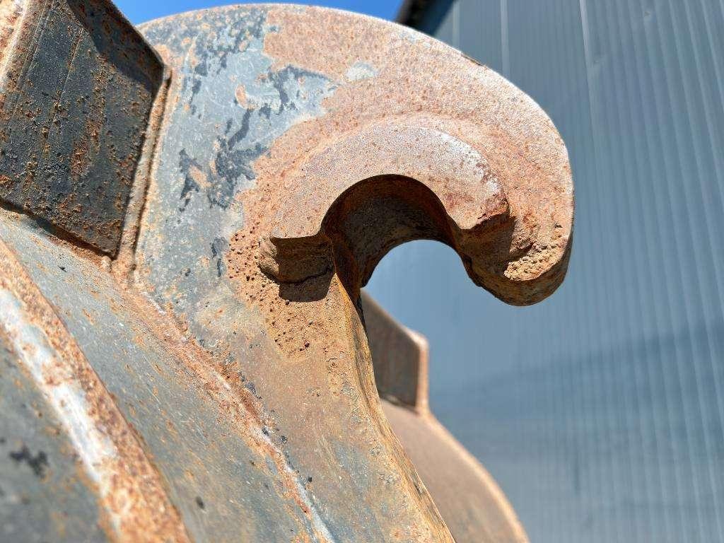 Volvo ISO L90 / Caterpillar 938 Photo 11