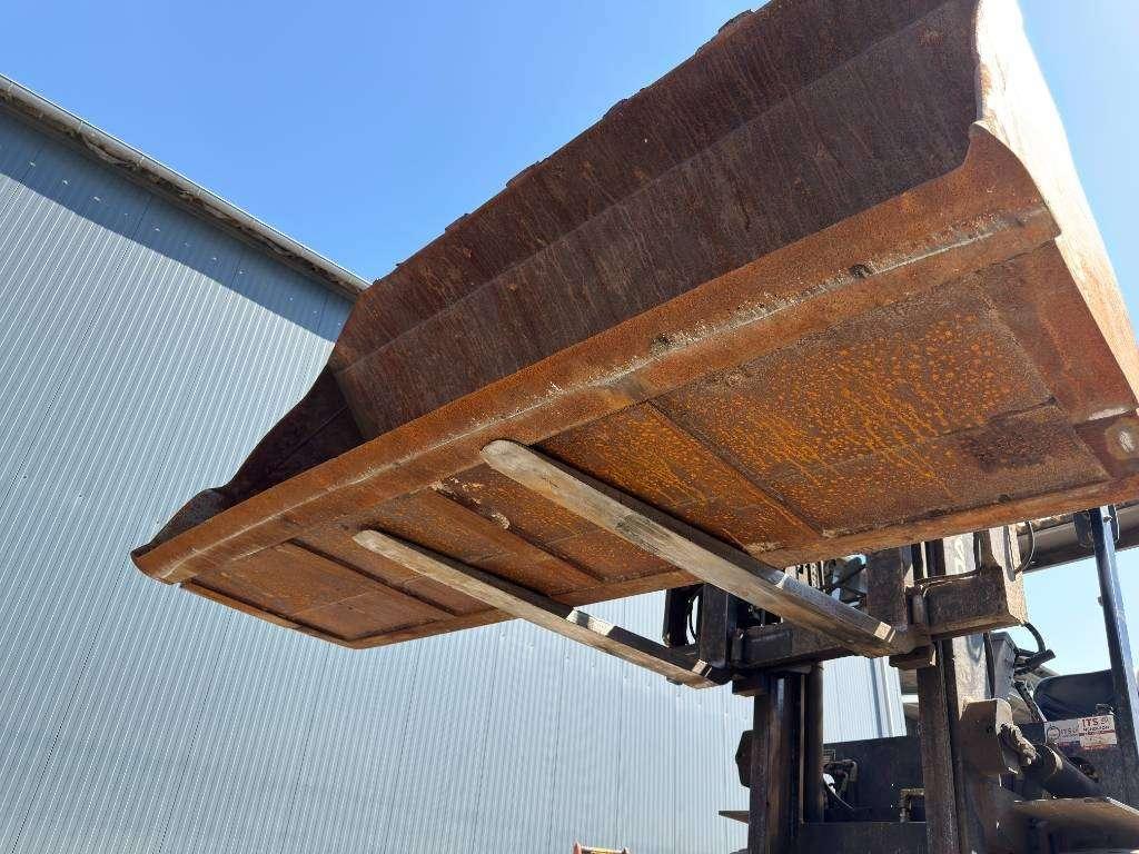 Volvo ISO L90 / Caterpillar 938 Photo 13