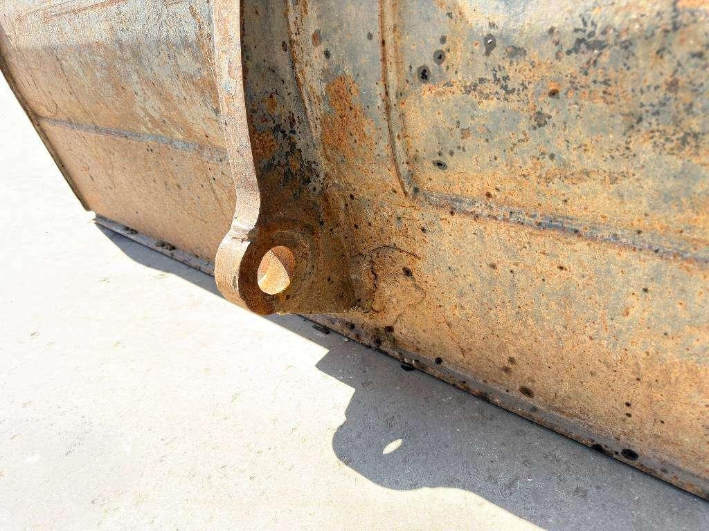 Volvo ISO L90 / Caterpillar 938 Photo 9