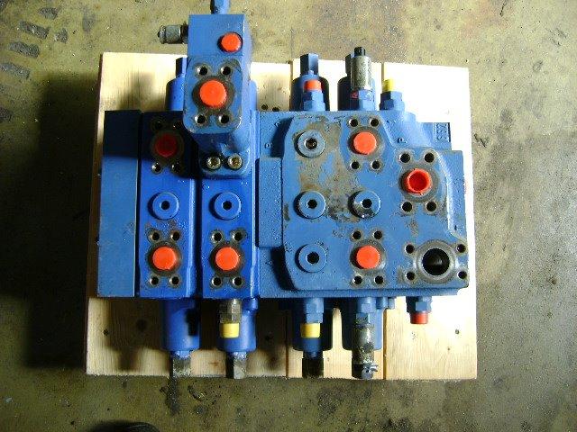 Distributeur hydraulique pour Liebherr 632 Photo 1