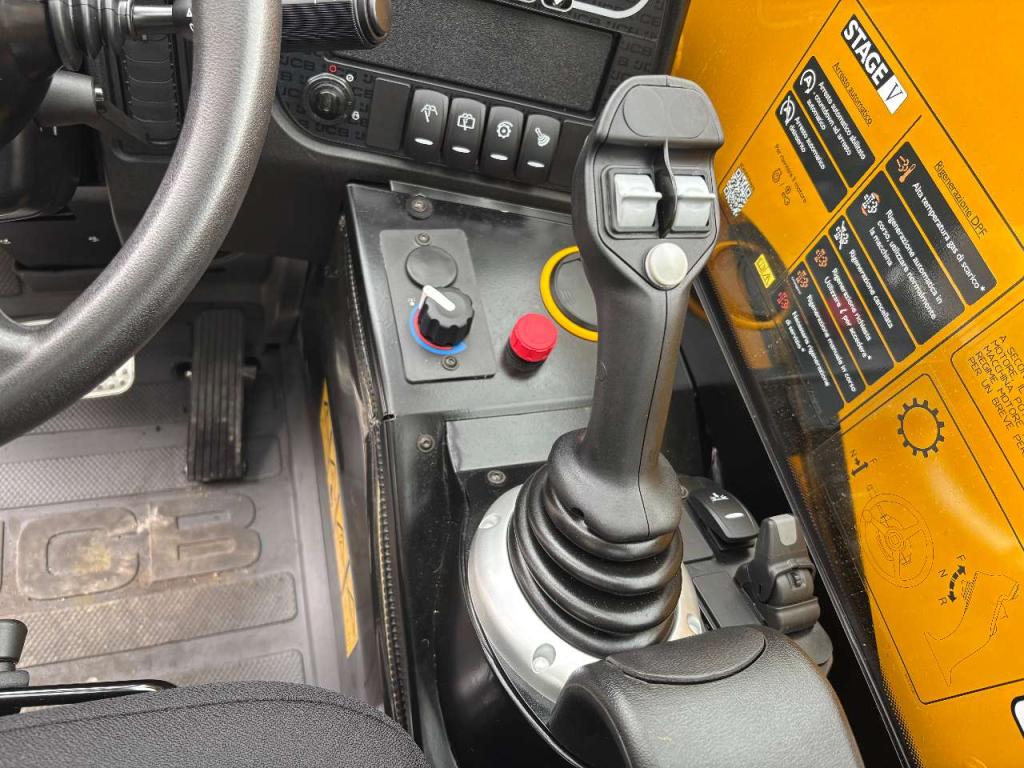 JCB 525-60 Hi-Viz Photo 15