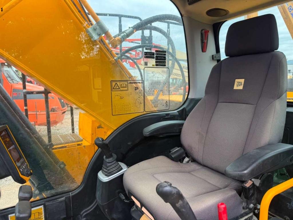 JCB JS220NLC Photo 3