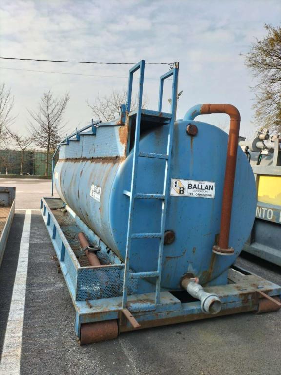 CASSONE CON BOTTE Citerne (équipement) Photo 2