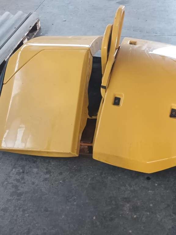 Garde-boue pour Caterpillar 924K Photo 1