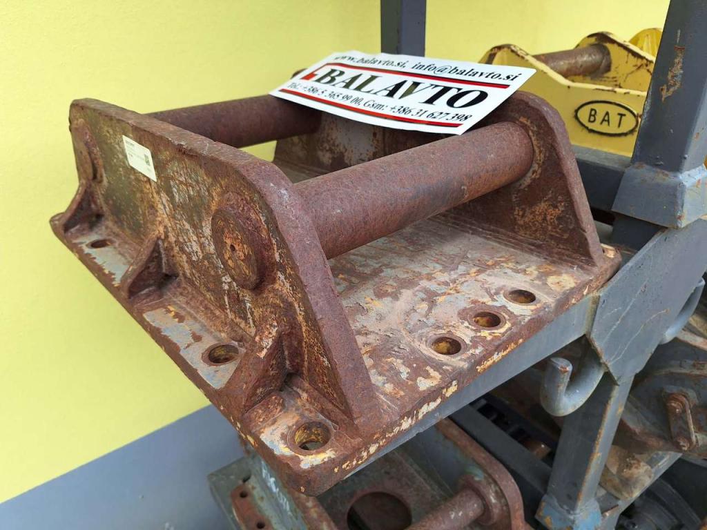 UNI70 for 12-18 ton excavators Attachment plate Photo 1