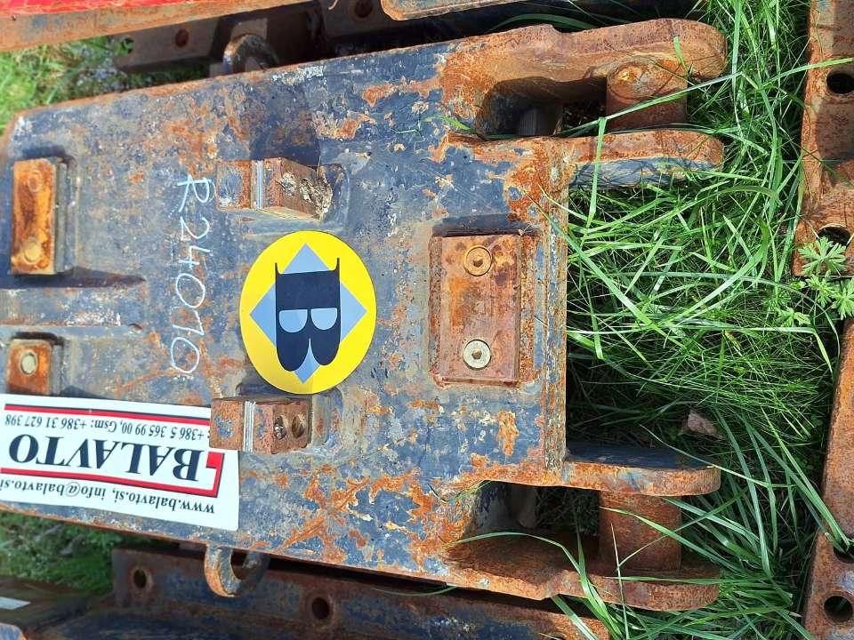 S2 for 25-32 ton excavators Attachment plate Photo 4