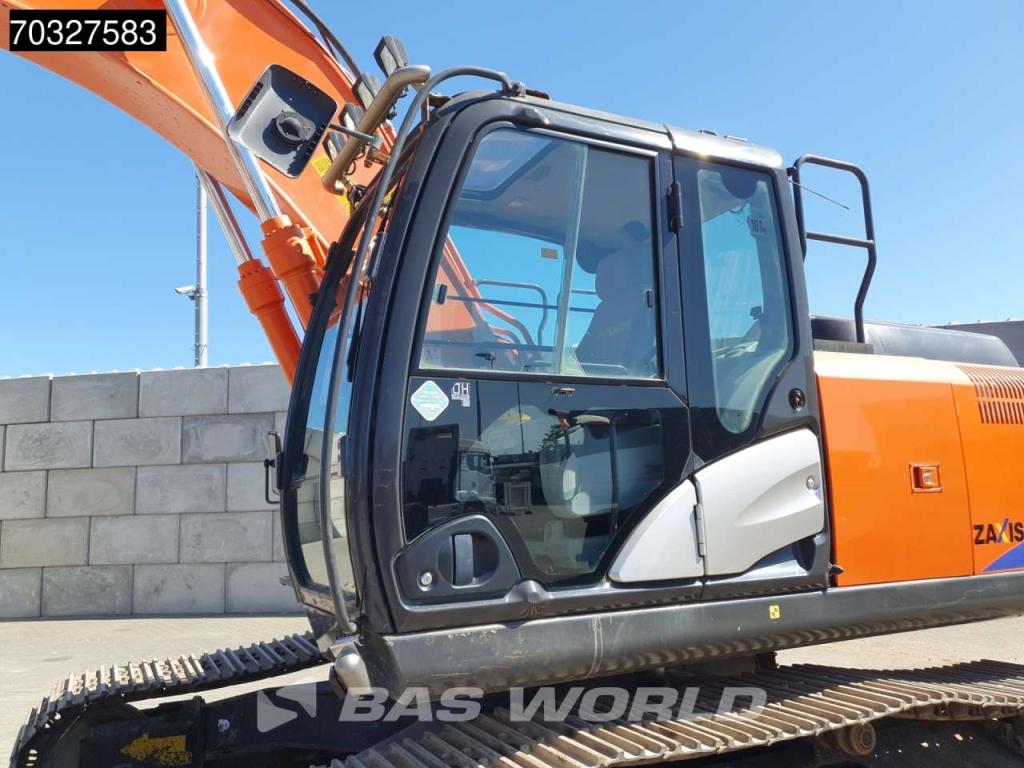 Hitachi ZX210 LC -6 Photo 24
