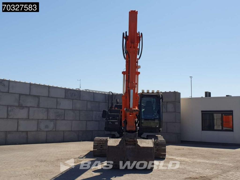 Hitachi ZX210 LC -6 Photo 7