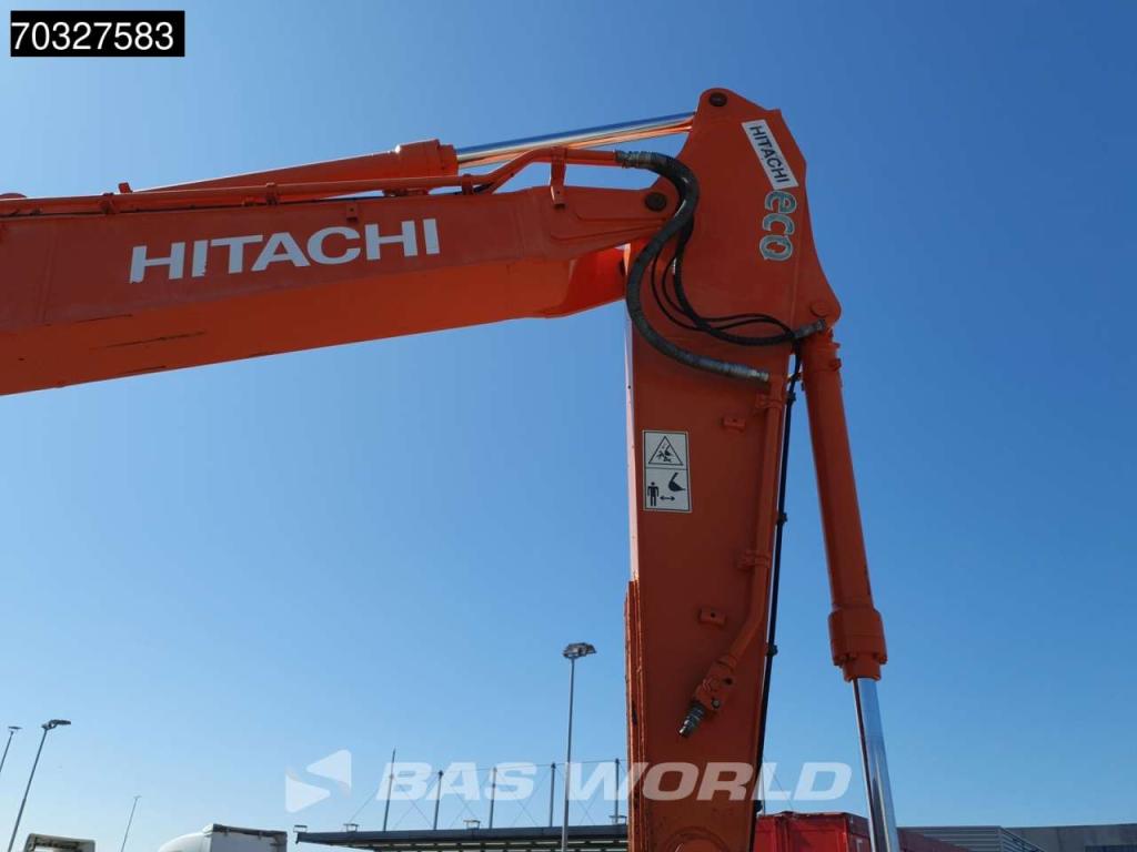 Hitachi ZX210 LC -6 Photo 9