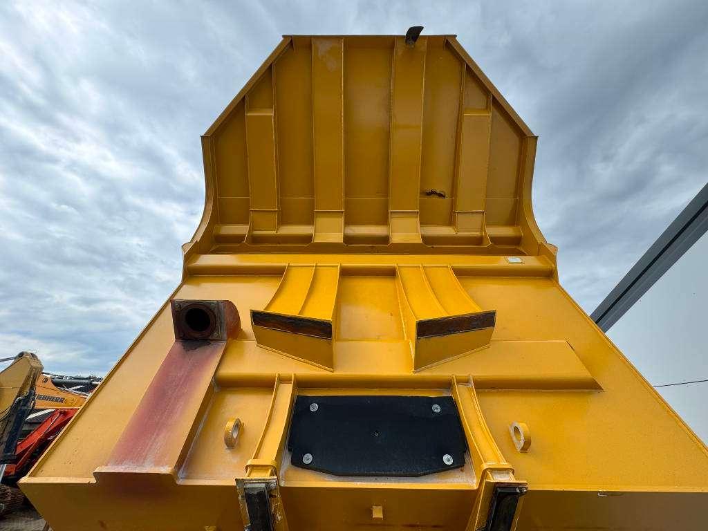 Caterpillar 772G - Automatic Greasing / Body Heating Photo 26
