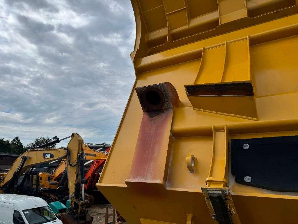 Caterpillar 772G - Automatic Greasing / Body Heating Photo 27