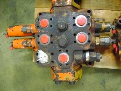 Distributeur hydraulique pour Fiat Hitachi W 230 en vente par PRV Ricambi Srl