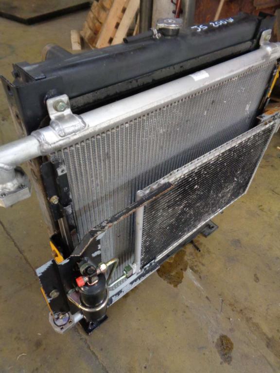 Refroidisseur d'huile hydraulique pour JCB JS 200W Photo 2