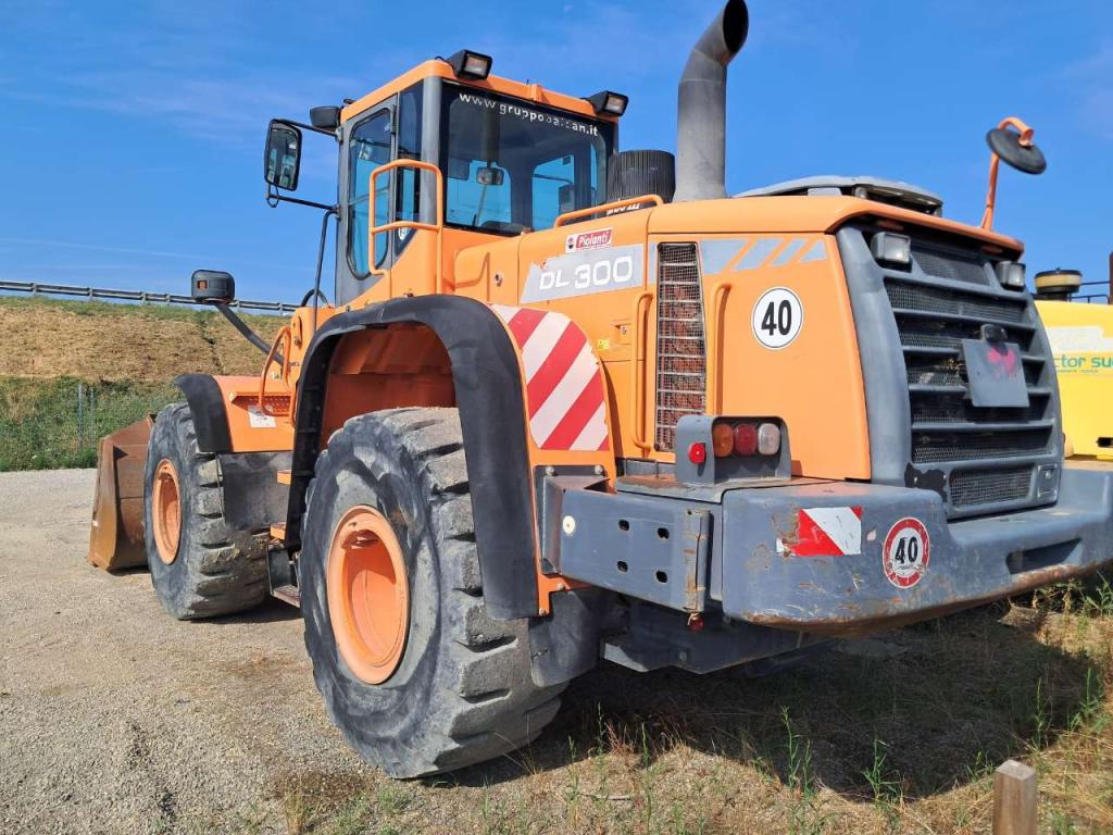 Doosan DL300 Photo 2