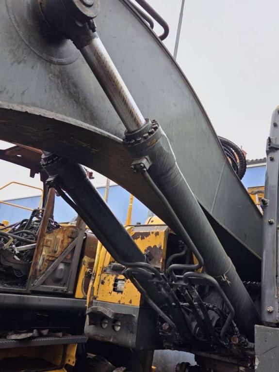 Volvo boom arm cylinders 14547225 for Volvo ECR235C L, ECR235D L, ECR235E L Photo 2