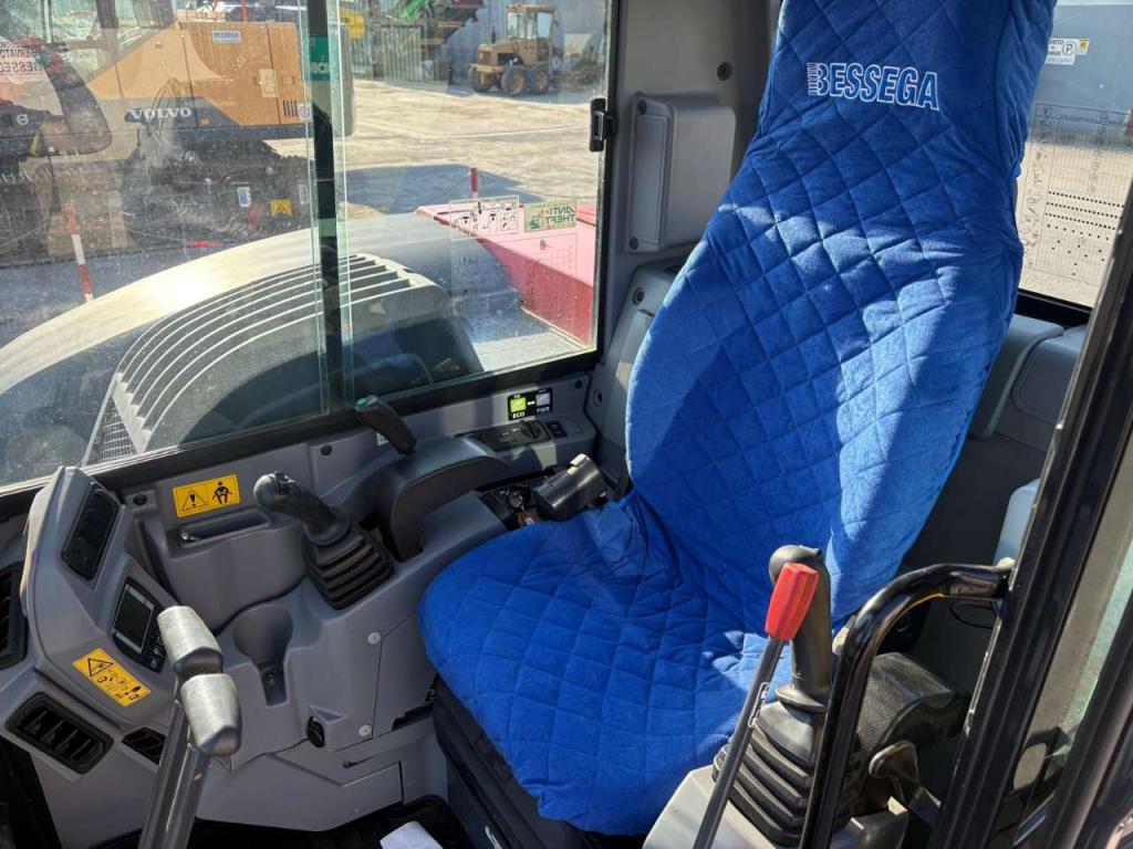 Kubota KX080-4 Photo 2