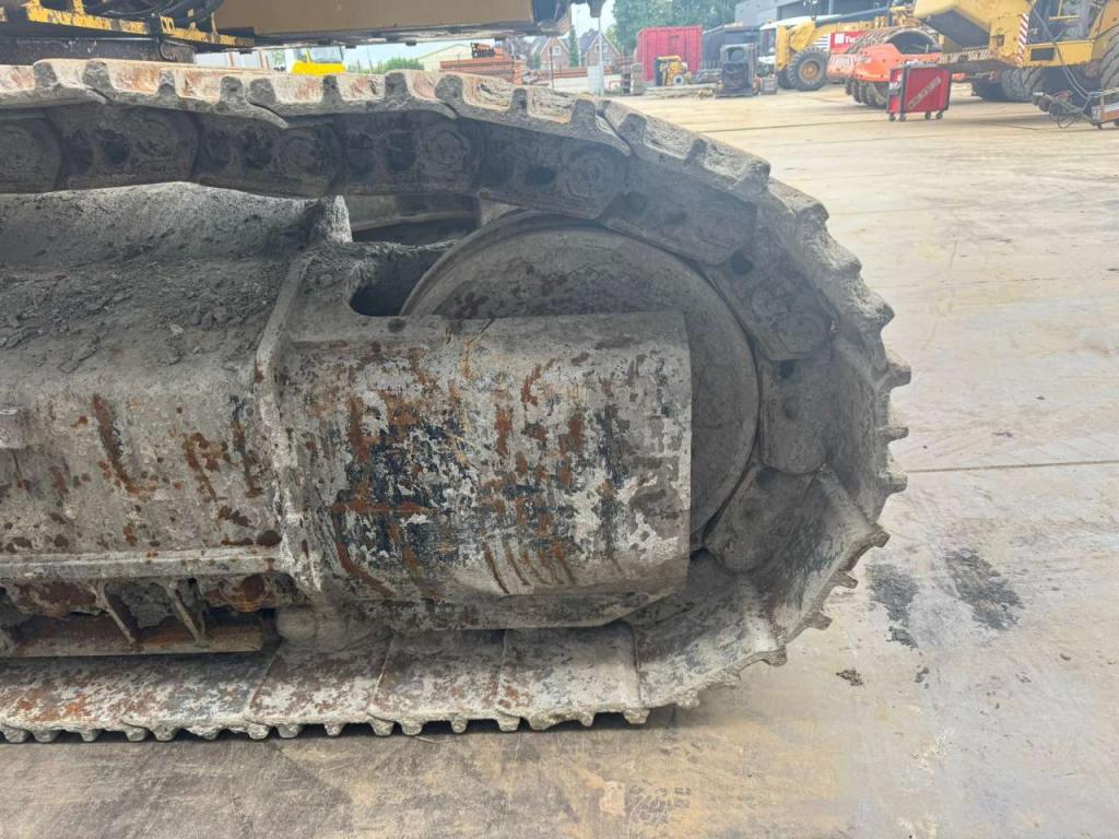 Caterpillar 336FL Tracked material handler Photo 22