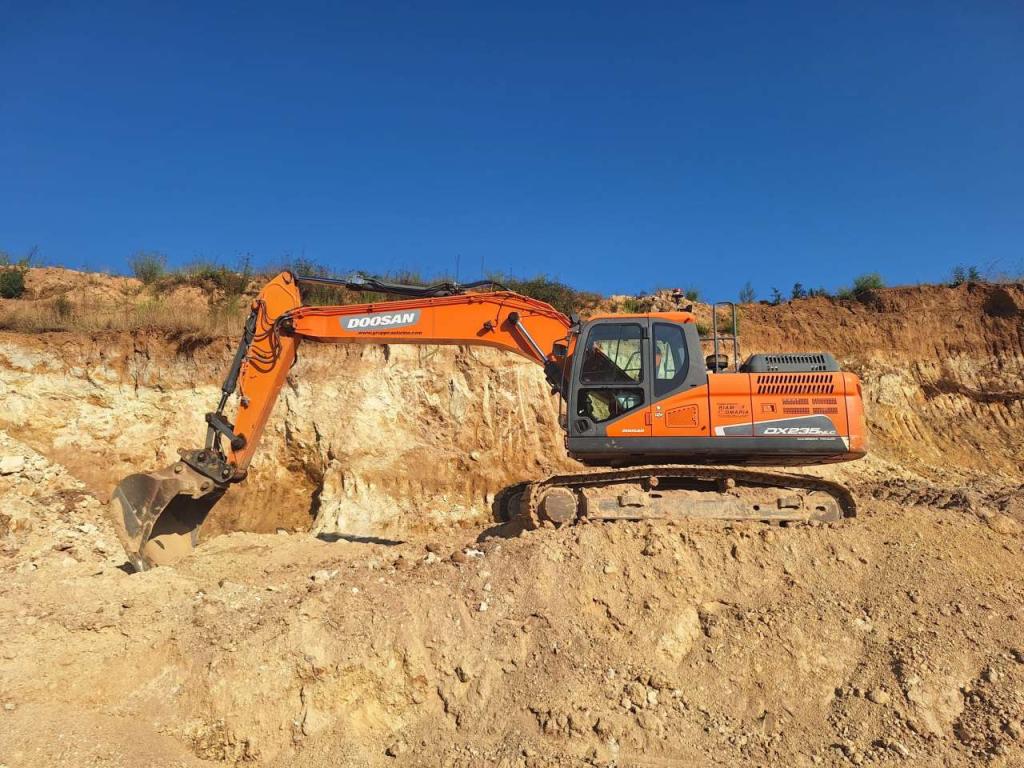 Doosan DX240NLC Photo 1