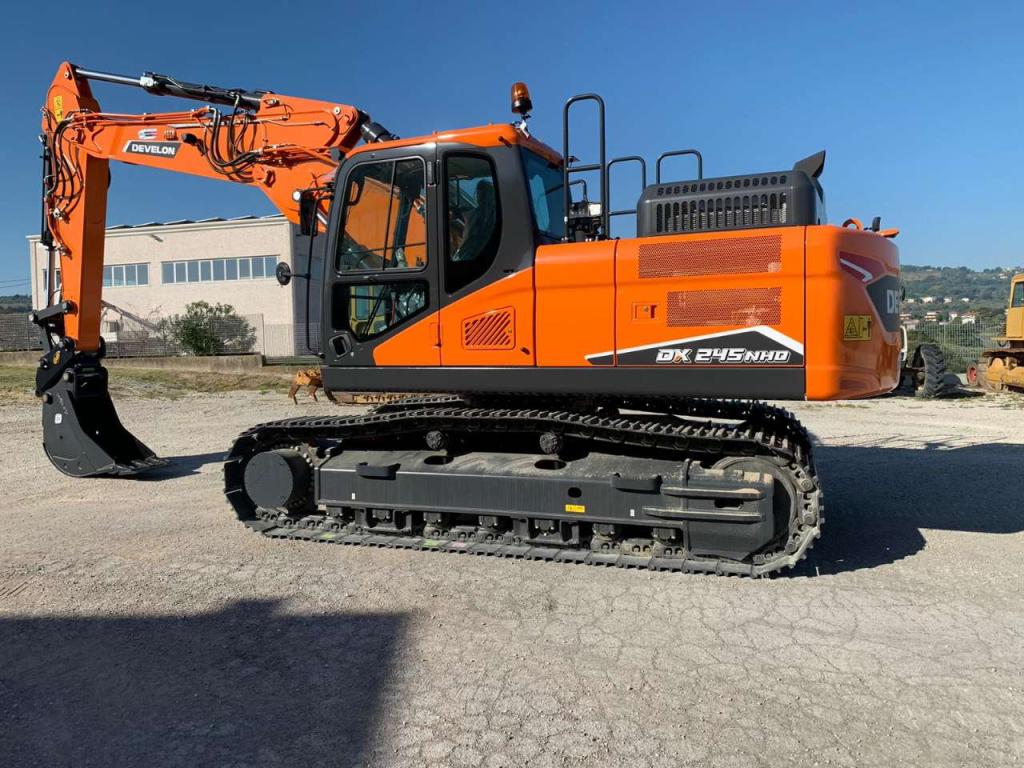 Develon DX245 NHD Photo 2