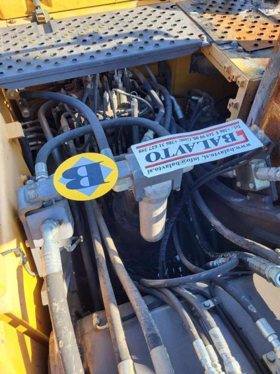 Volvo main control valve 14577600 for Volvo EC220D, EC235C, EC235D... Photo 2