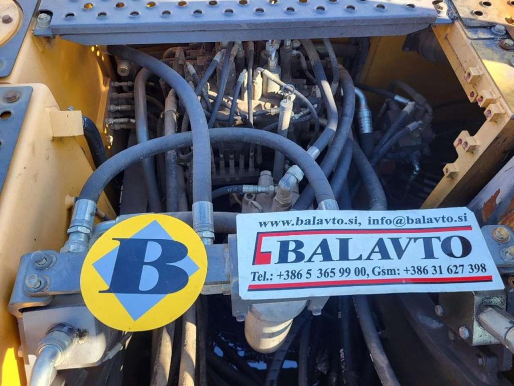 Volvo main control valve 14577600 for Volvo EC220D, EC235C, EC235D... Photo 3