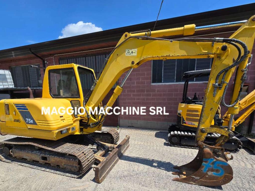 Komatsu PC75R Photo 2