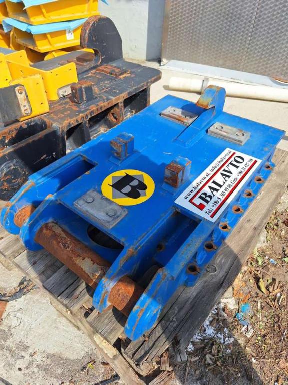 Trevi Benne attachment plate S2 for 25-32 ton excavators Photo 4
