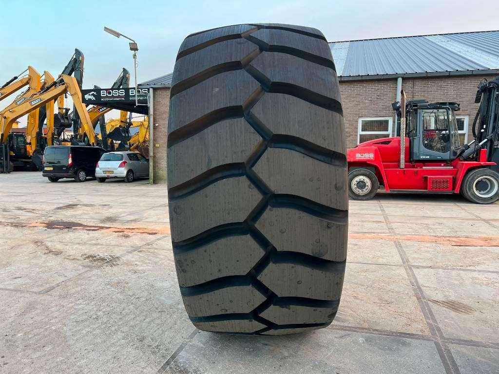 Michelin X Mine D2 45/65R45 Tyre Photo 8
