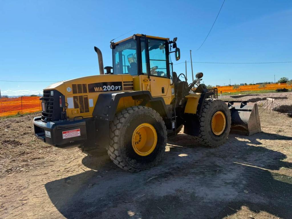 Komatsu WA200PT-5 Photo 11
