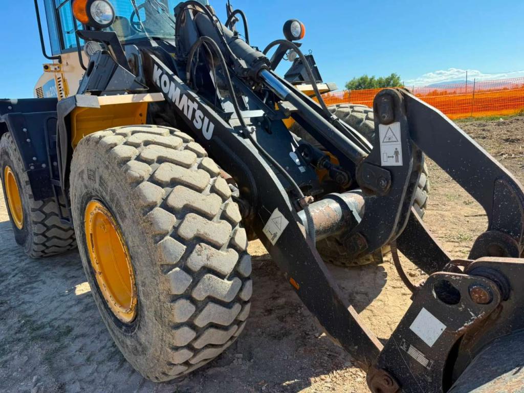 Komatsu WA200PT-5 Photo 3