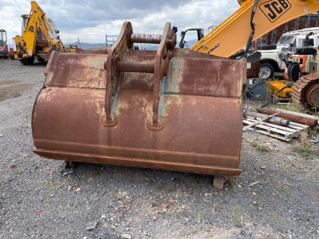 Hitachi 470 Photo 1
