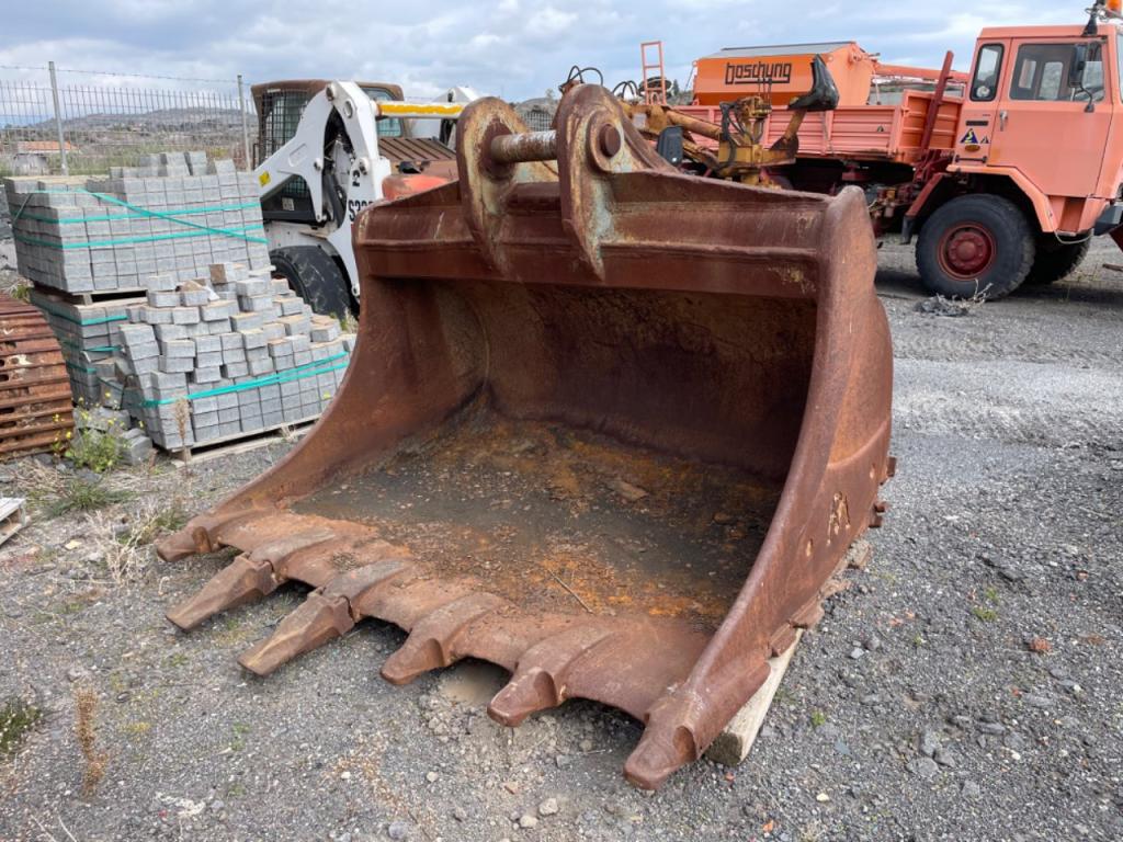 Hitachi 470 Photo 2