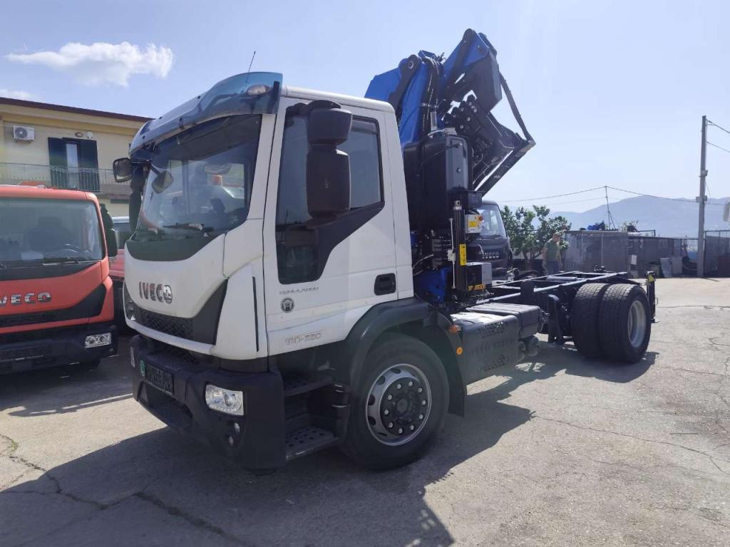 Iveco EUROCARGO 180-320 Photo 13