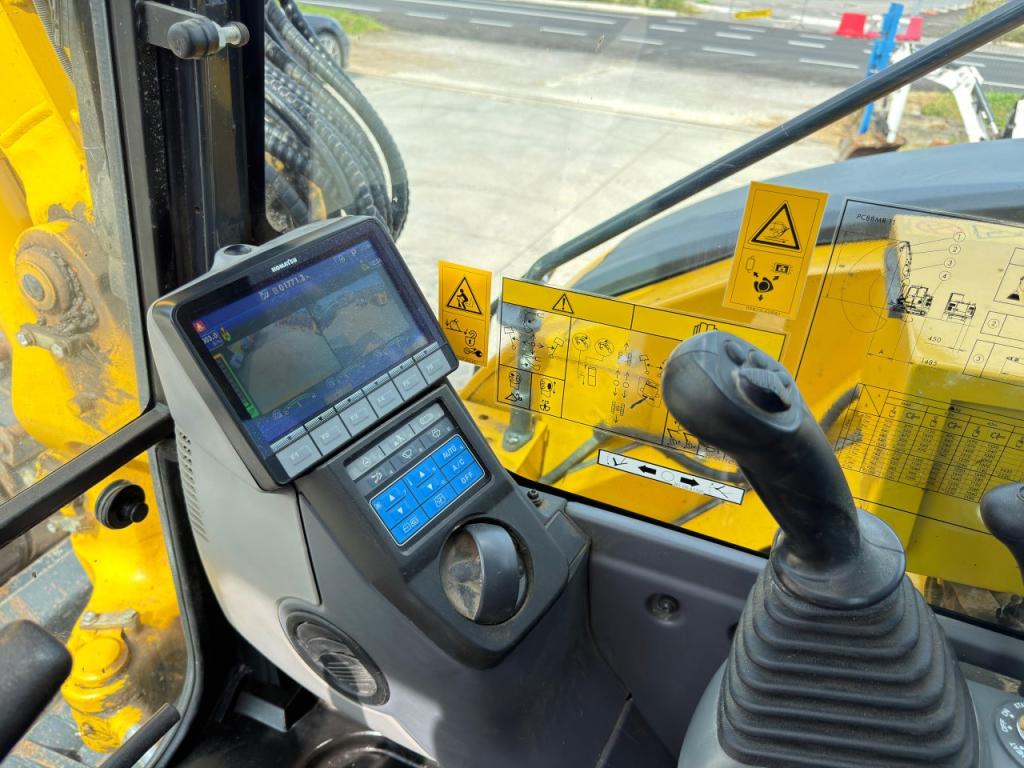Komatsu PC88MR-11E0 Photo 6