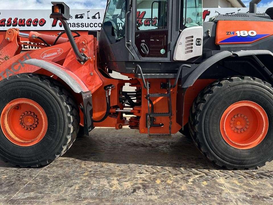 Hitachi ZW180-6 Photo 11