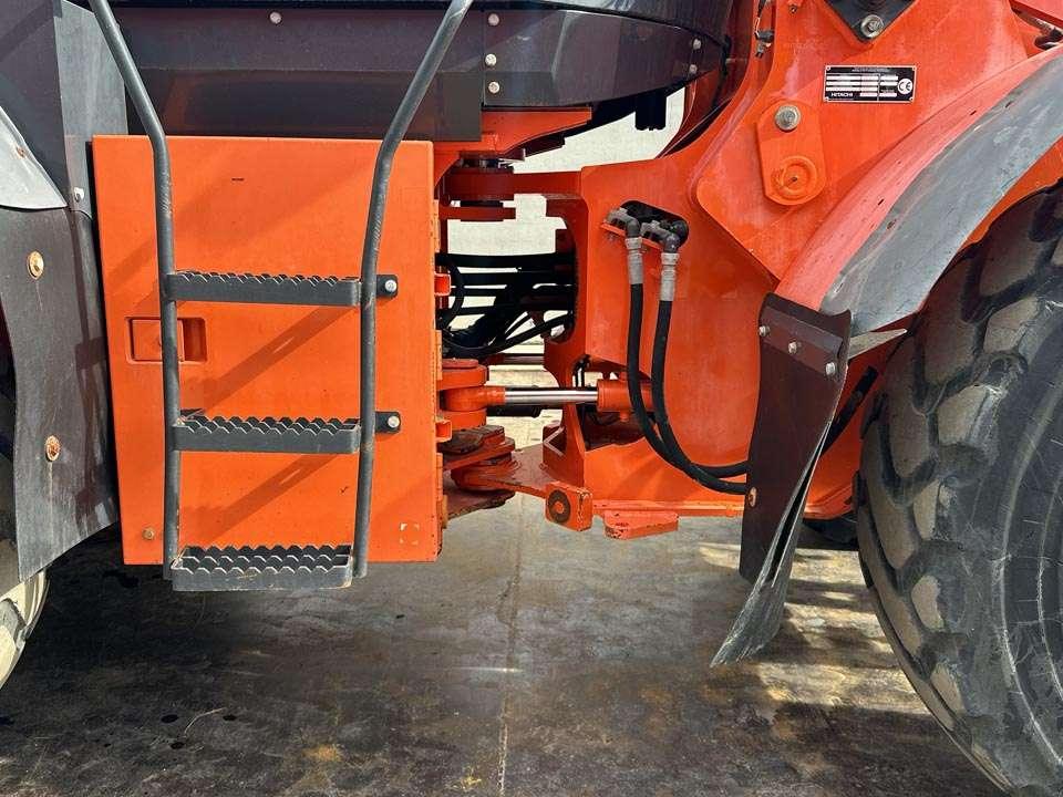 Hitachi ZW180-6 Photo 6