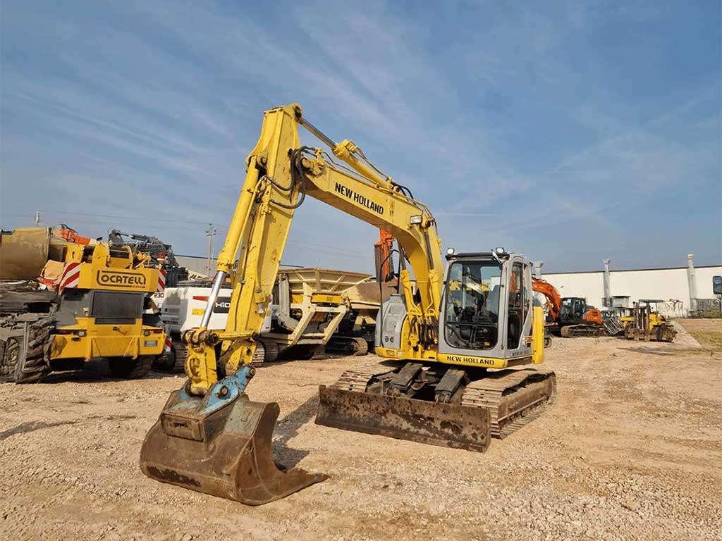 New Holland E135BSR-2 Photo 2
