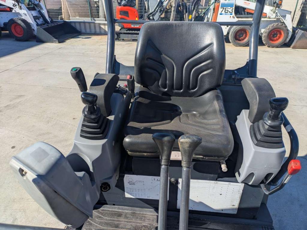 Kubota KX016-4 Photo 7