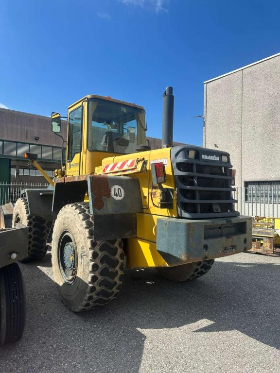 Komatsu WA270 Photo 3