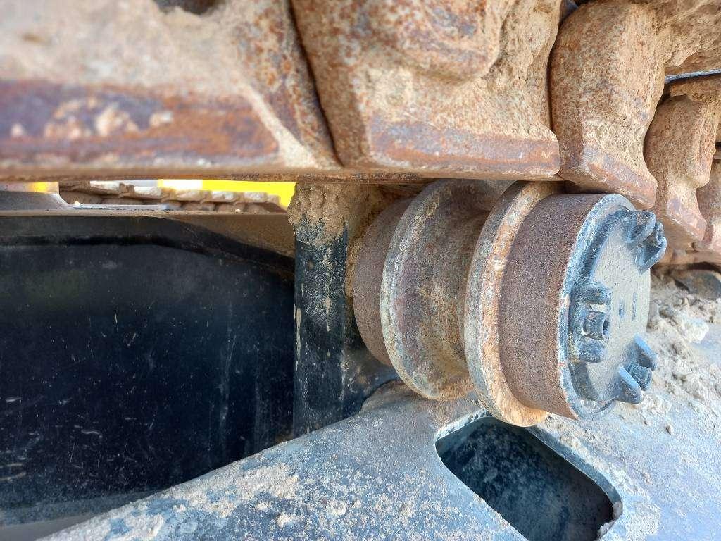 Caterpillar 350 (Abu Dhabi) Photo 14