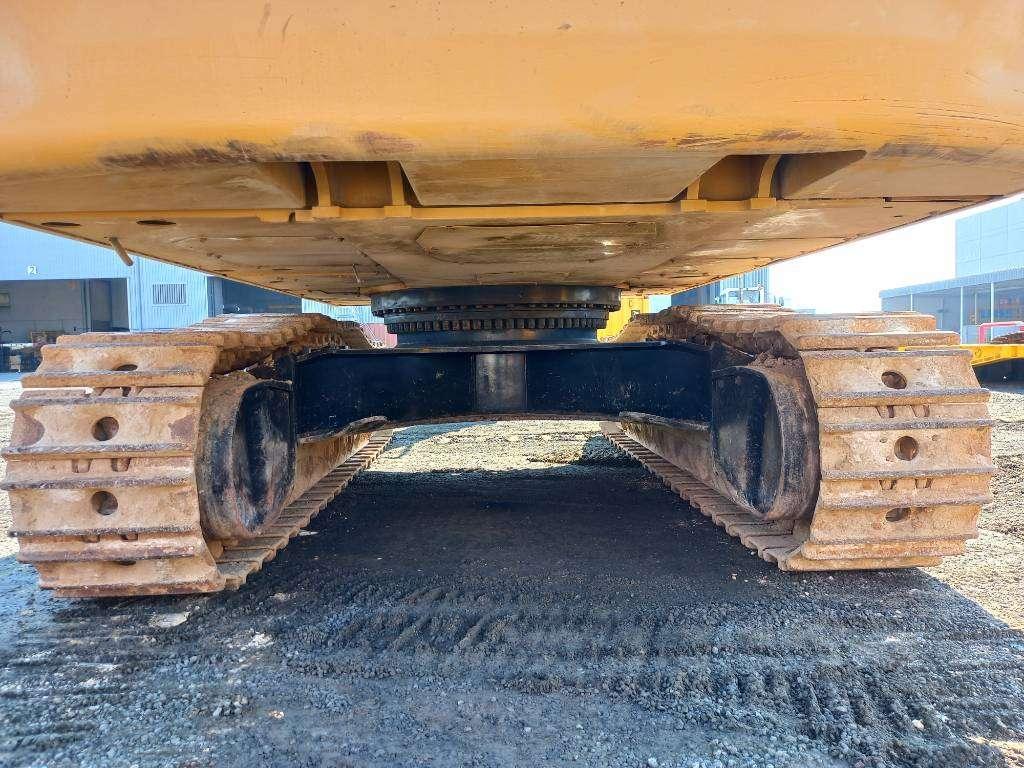 Caterpillar 350 (Abu Dhabi) Photo 15