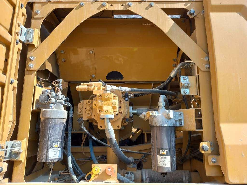 Caterpillar 350 (Abu Dhabi) Photo 18