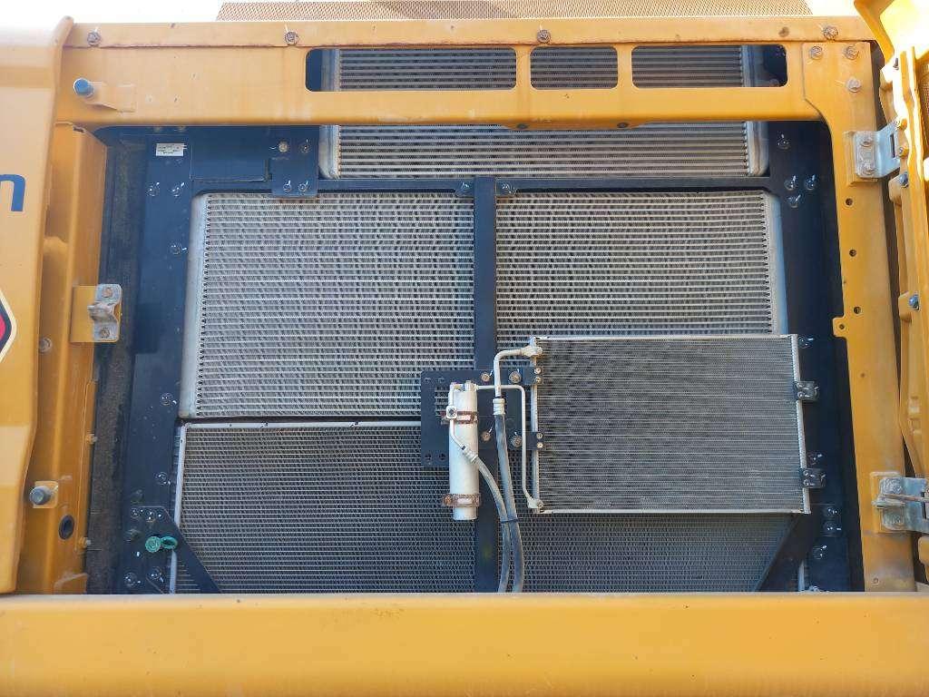 Caterpillar 350 (Abu Dhabi) Photo 19