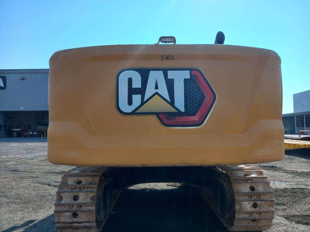 Caterpillar 350 (Abu Dhabi) Photo 3