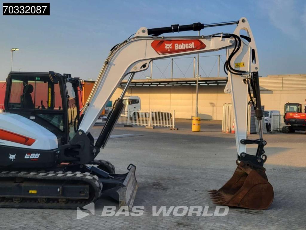 Bobcat E88 A/C Photo 10