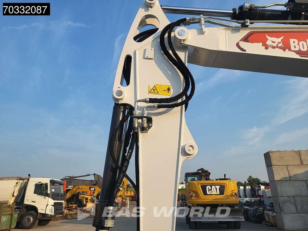 Bobcat E88 A/C Photo 11